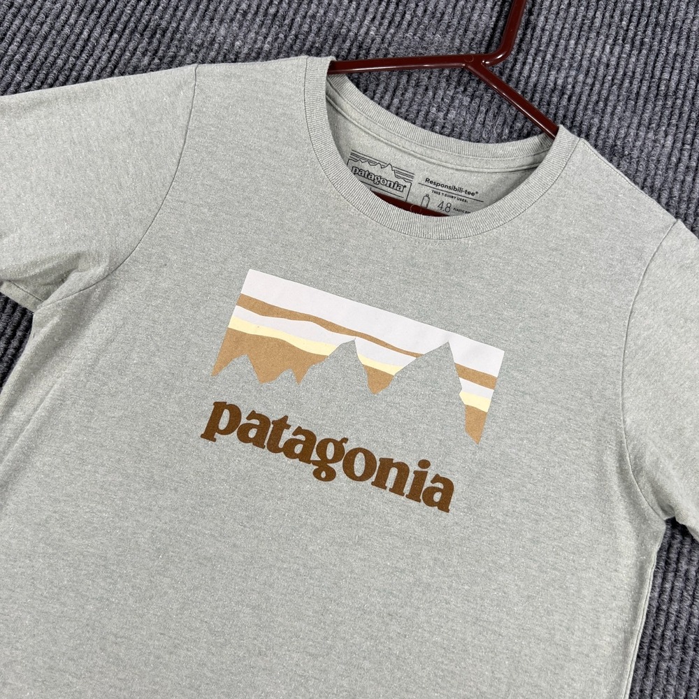 Patagonia Responsibili Tee Top Womens XS Gray Graphic Short Sleeve Outdoor Casua